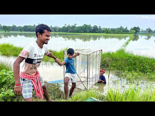 আজ চাষের জমিতে আটন ও জাল পেতে ভালোই জিওল মাছ পেলাম sundarban village fishing!!!