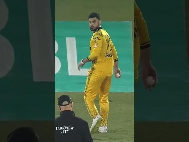 Umpire Gets Naveen-ul-Haq Watch ⌚ #PZvMS #HBLPSL9 #KhulKeKhel #SportsCentral #Shorts M2A1A