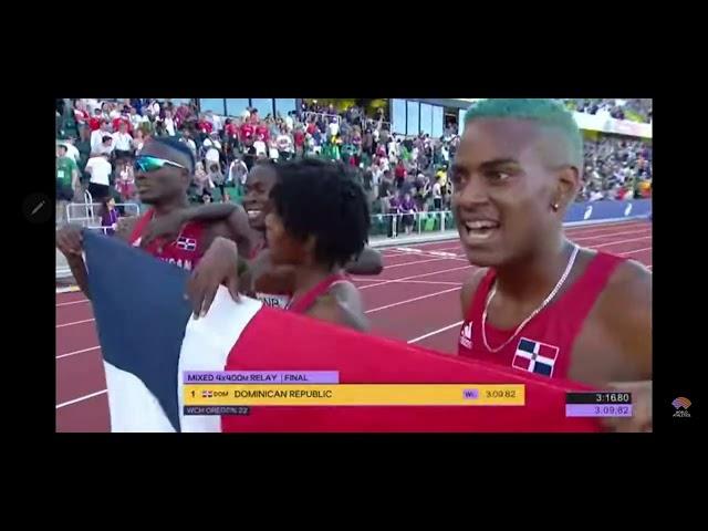 ORO RD RELEVO MIXTO 4X400m Lidio Feliz, Marileidy Paulino, Alexander Ogando y Fiordaliza Cofil.