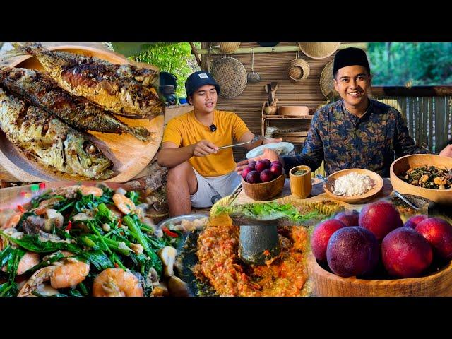 MENU BUKA PUASA TUMIS KANGKUNG ALA GE BAMS DAN GORENG TAHU TEMPE TELUR IKAN KEMBUNG + SAMBEL TOMAT