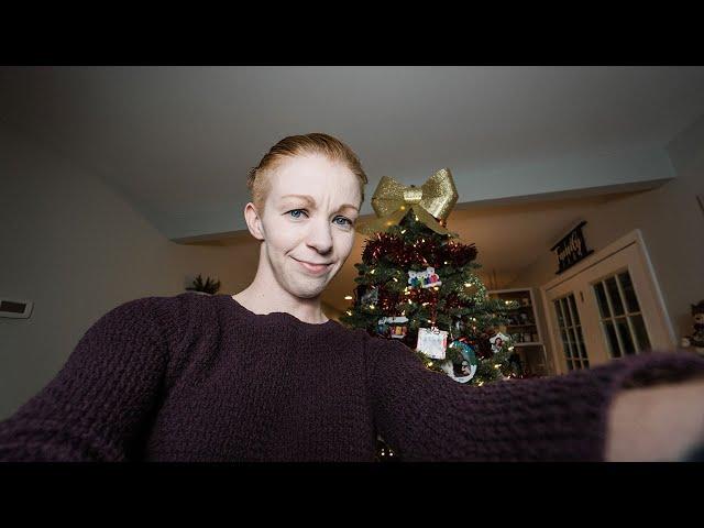VLOGMAS 2022 | Meeting my best friend's new kitten, and Christmas decorating with my parents