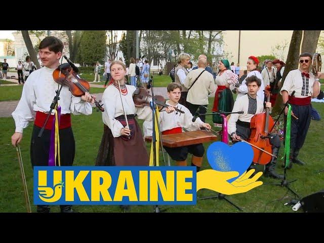 Lively folk fiddle Instrumental dance Music  for Joy. Ukrainian stomps Festive Rhythms : Ukraine 