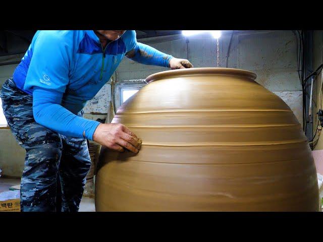 Process of Making Korean Traditional Jar. Korean Artisan With 50 Years of Experience.