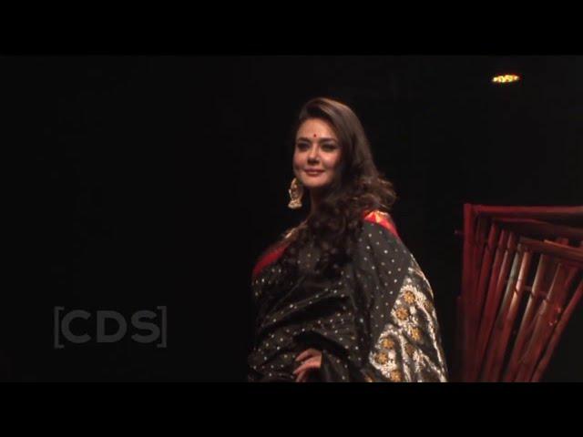 Preity Zinta Ramp Walk In Traditional Saree At Lakme Fashion Week 2017 ! 720p