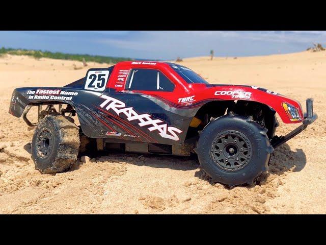 Traxxas Slash 4x4 “ULTIMATE BASHER BUILD” Takes on SILVER LAKE SAND DUNES !!