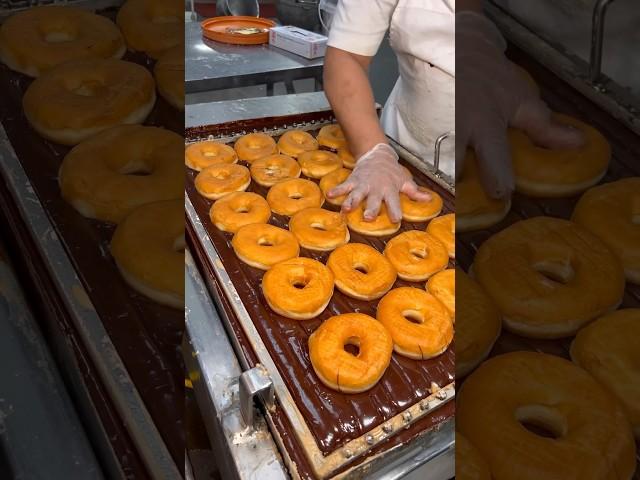 The BUSIEST DONUT FACTORY in the WORLD! Carl’s Donuts in Las Vegas