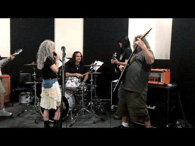 Vinny Appice, Rudy Sarzo & campers- Rainbow In The Dark- Rock Fantasy Camp 2017