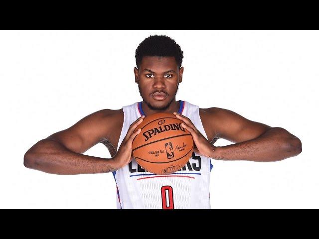 Diamond Stone Scores 31 Points in 25 Minutes in NBA D-League Debut