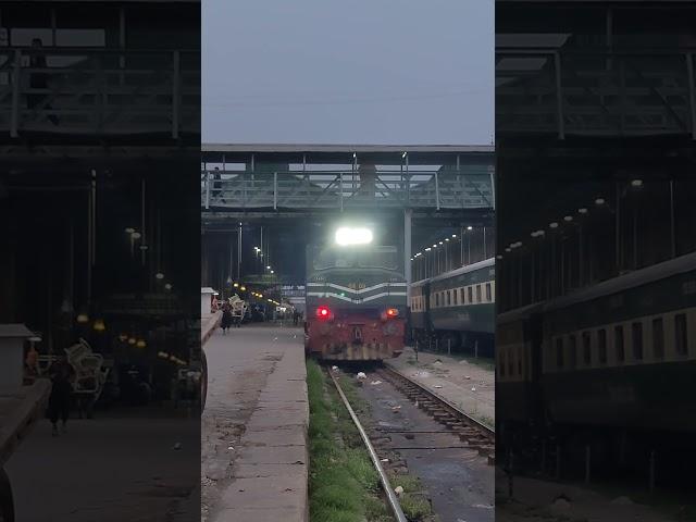 ZCU-20(6409) My Favorite Power/Husnain The Railfan #pakistanrailwaytrain #railway #train