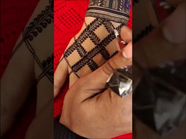 #mehndidesignforbackhand #beautifulmehndidesign #backhandmehndidesign Beautiful Back Hand Mehndi