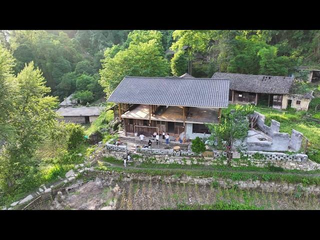 A Guizhou couple spent 300,000 yuan to renovate a wooden house and live a life like a paradise