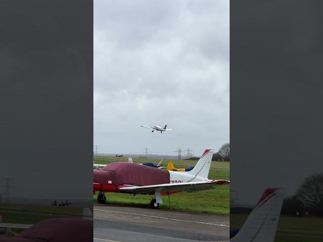 Busy Elstree aerodrom #shorts #piperpa28 #daringbeefcake