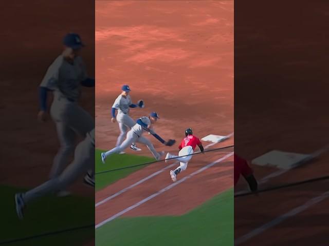 Yoshinobu Yamamoto Wins a Foot Race to Tag Out Will Wilson on a Bunt Play | 山本由伸 ハイライト