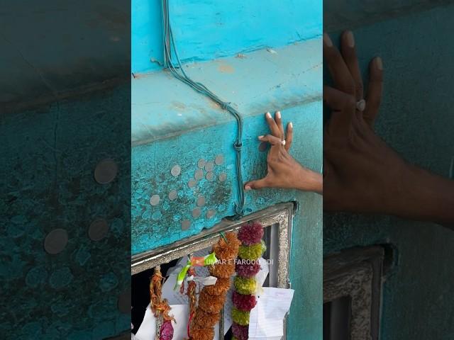 Wali Allah Ki Zinda Karamat Sikka Chipakne Se Mannat Puri Hoti Hai | Ashiq Allah | #shorts #dargah