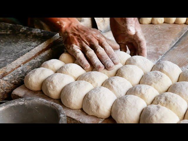 Indian Street Food - TRADITIONAL BREAD MAKING Srinagar Kashmir India