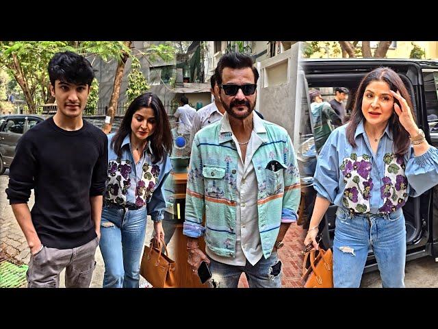 Sanjay Kapoor With Wife Maheep Kapoor And Son Spotted At Restaurant In Bandra