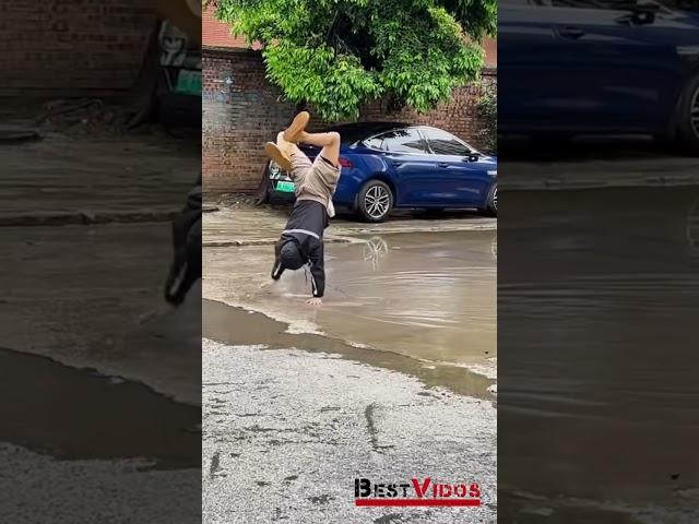 Акробат припарковался в луже - Ржака 