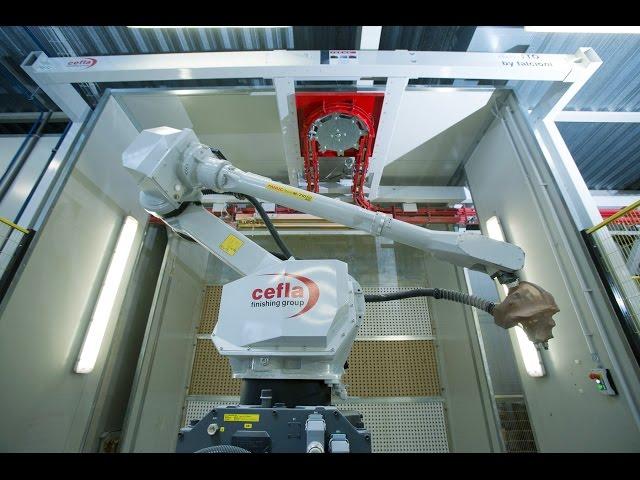 Lakovací robot WD OKNA při práci