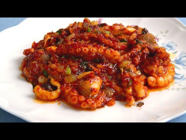 Spicy stir-fried octopus (Nakji-bokkeum: 낙지볶음)