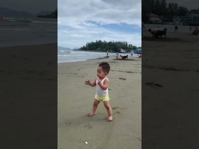 Main di pantai ule lee banda aceh