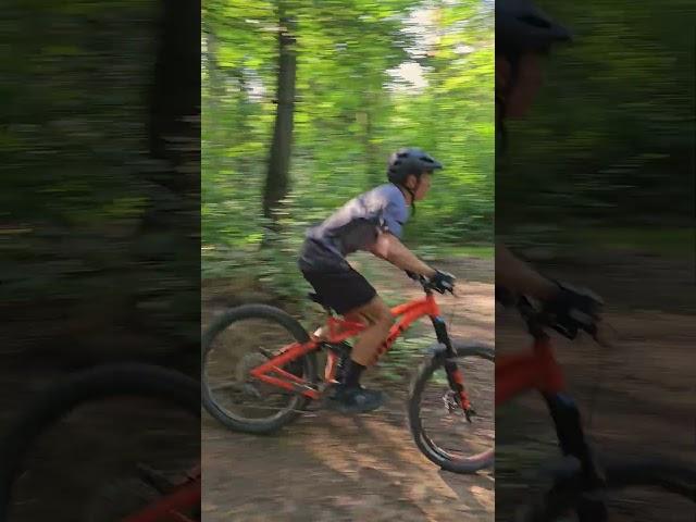 Jaky trik to bude příště? Dej mi vědět do komentů#kolo #cesko #mtb #bike #jump #nofoot #backyard