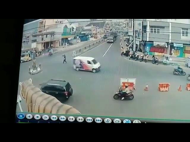 CCTV - KECELAKAAN REM BLONG PEREMPATAN KERTEK WONOSOBO