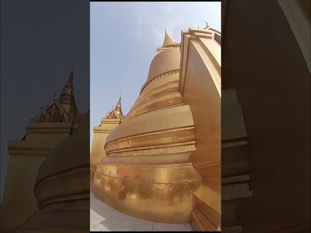 พระศรีรัตนเจดีย์ #วัดพระแก้ว #คู่ป่วนชวนเที่ยว