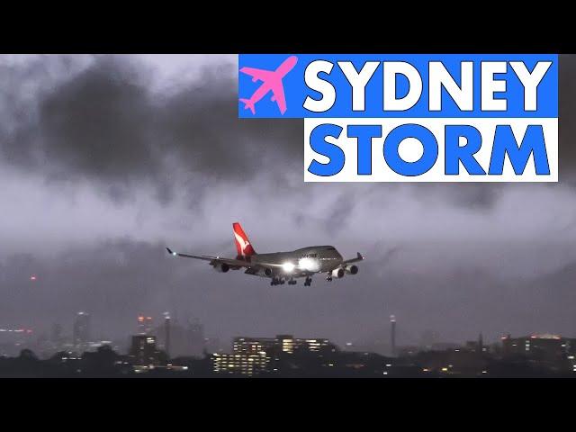 Stormy Night Plane Spotting at SYDNEY AIRPORT