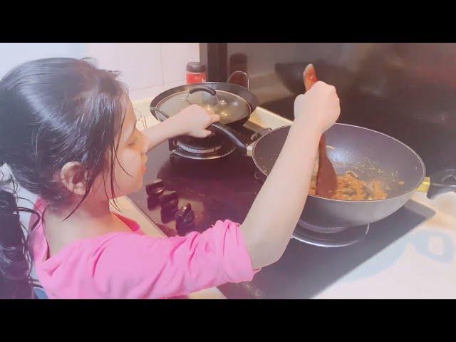 Alina cooking in the kitchen |#shortvideo #viralvideo #singapore #Alina lifestyle 05