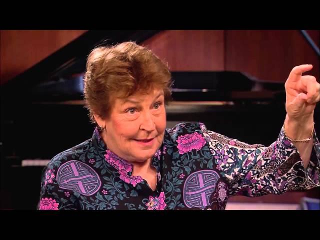 InnerVIEWS with Ernie Manouse: Helen Reddy