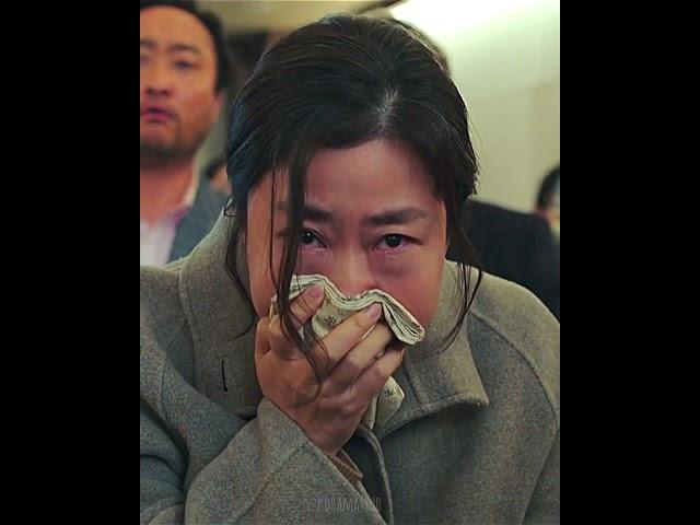 She tried to stay strong for her son #kdrama #viral #thegoodbadmother #korean #netflix