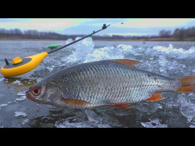 Оснастка зимней удочки с мормышкой и поводком с крючком для ловли карася и плотвы. My fishing