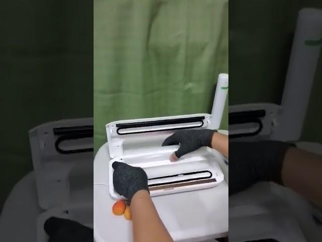 Vacuum Food Sealer with Built-in Cutter