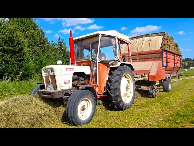 David Brown 780 Oldtimer mit Deutz Fahr KS 327 S Ladewagen beim Heu aufladen 2024 auf der Alb!