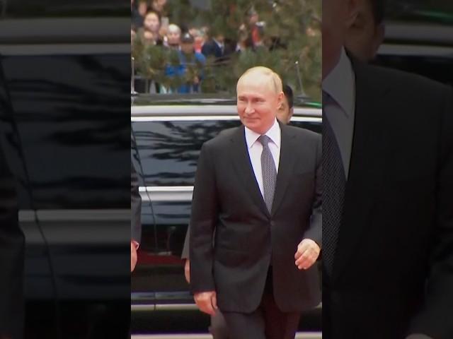 Russia's Putin Lays Wreath at Mongolian Monument to Soviet Leader