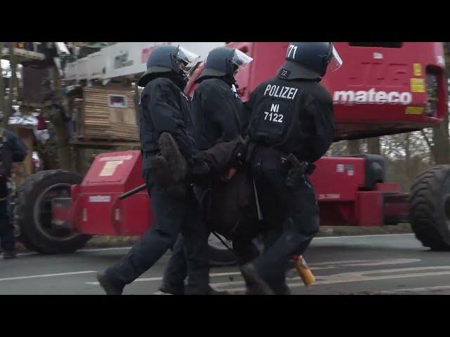 Polizei setzt Räumung von Protestcamp "Tümpeltown" in Hannover fort