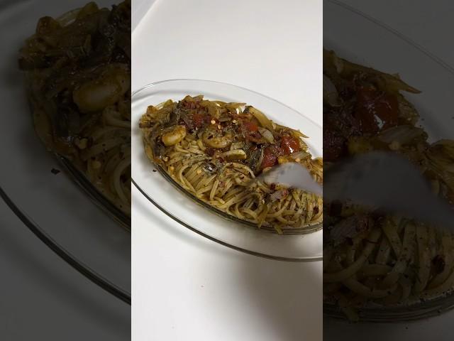 Healthy basil oil pasta