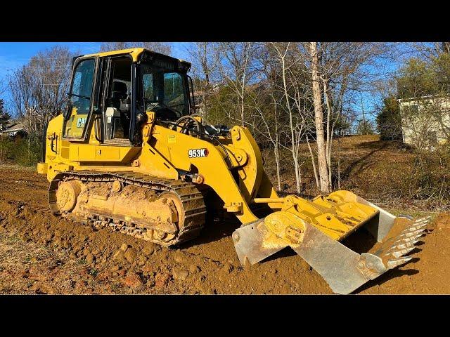 Building a new road with a CAT 953K