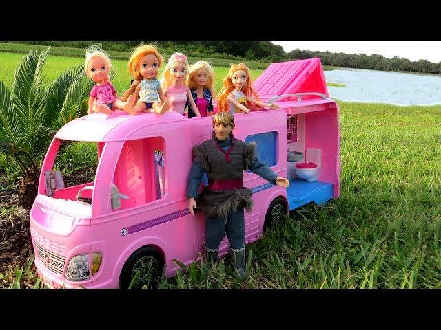 CAMPER ! Elsa & Anna toddlers go Camping with Barbie - Built-In pool play - Picnic