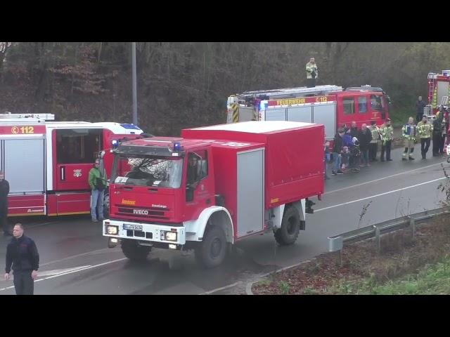 Umzug ins neue Gerätehaus! Viele Fahrzeuge der Feuerwehr Wermelskirchen