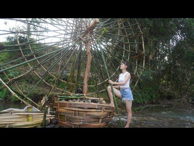 Building Water Wheel Use Bamboo get water from the stream to the Off Grid Cabin - Green Forest Farm