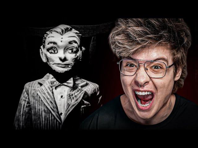 Шарф играет в Doll Impostor