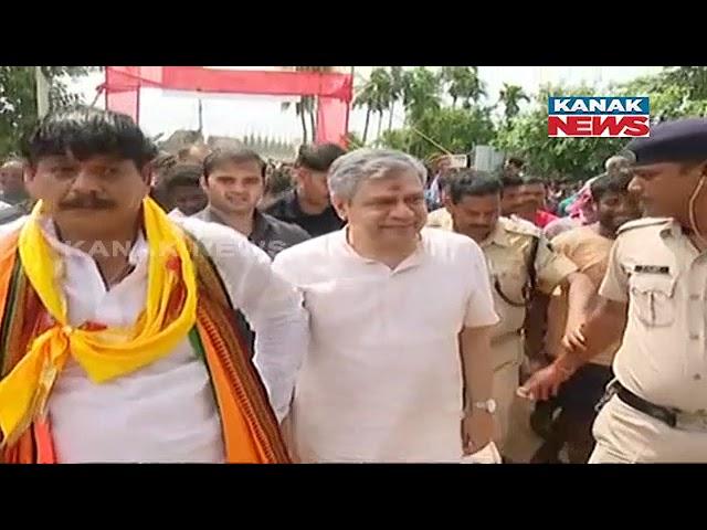 Small Kid Complains About Problem To Union Minister Ashwini Vaishnav At Puri