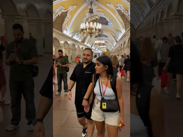 В метро Москвы сразу видно иностранцев