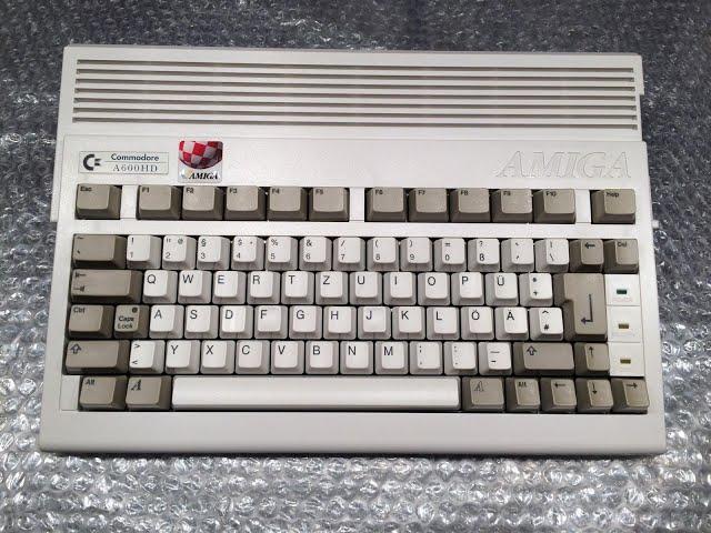 Amiga 600 , SMD Rechner noch original versiegelt im Jahr 2020 ...