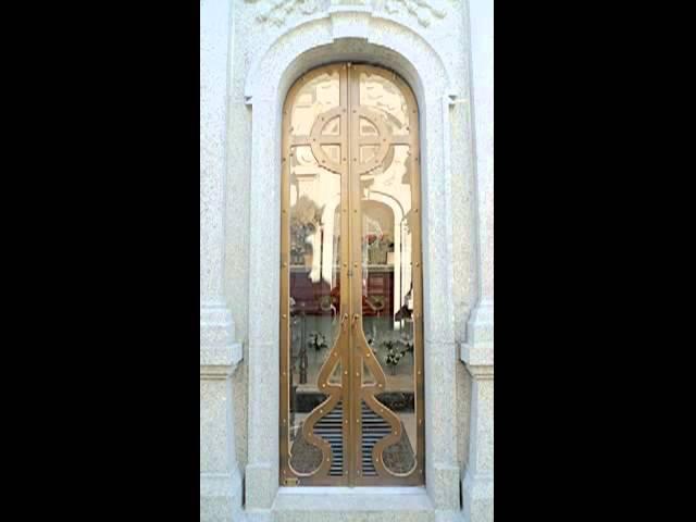 Doorways into Death: the Recoleta Cemetery