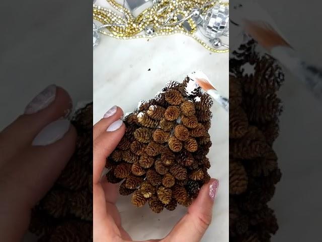 Новогодняя елочка из миниатюрных шишек  DIY Christmas tree