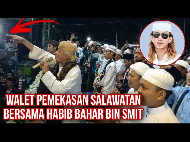 Walet Pamekasan Serta Ribuan Warga Salawatan Bersama Habib Bahar bin Smit