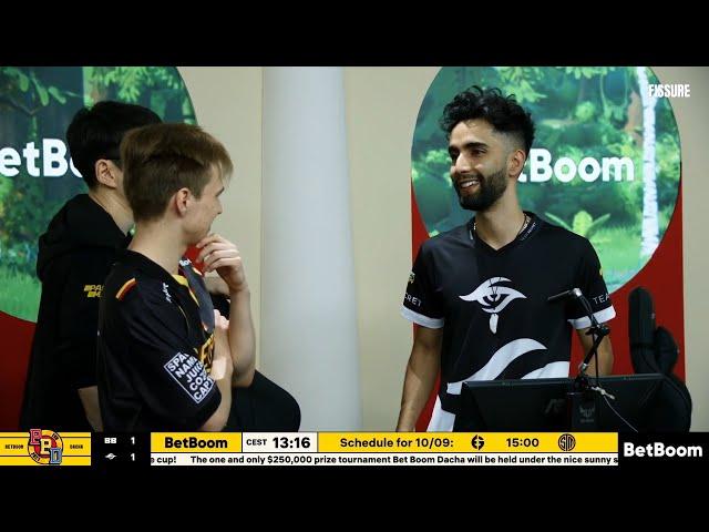 Sumail & Pure having a friendly conversation after their opening series at BetBoom Dacha 2023