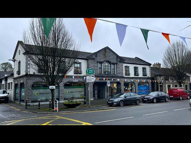 Assim é uma cidade no interior da Irlanda (tour por Athboy)